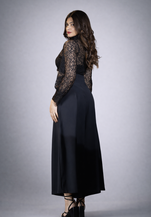 ROMINA BISHOP SLEEVE BLACK CROP TOP