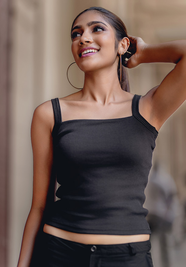 AVERY SQUARE NECK BLACK SKINNY