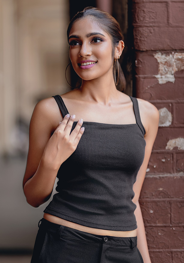 AVERY SQUARE NECK BLACK SKINNY