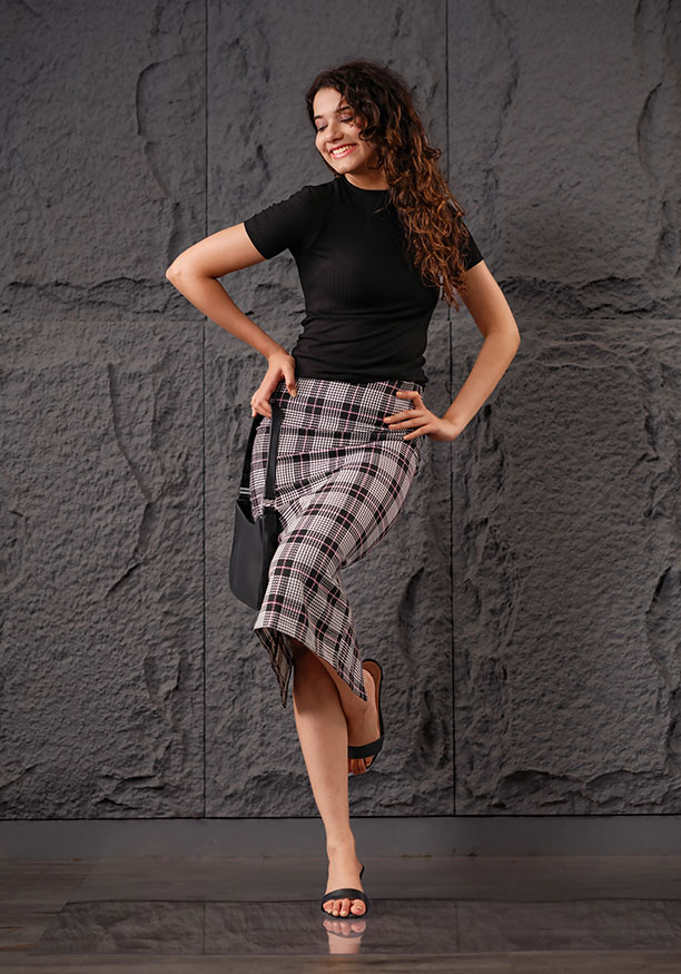 ANIKA TIGHT MIDI SKIRT